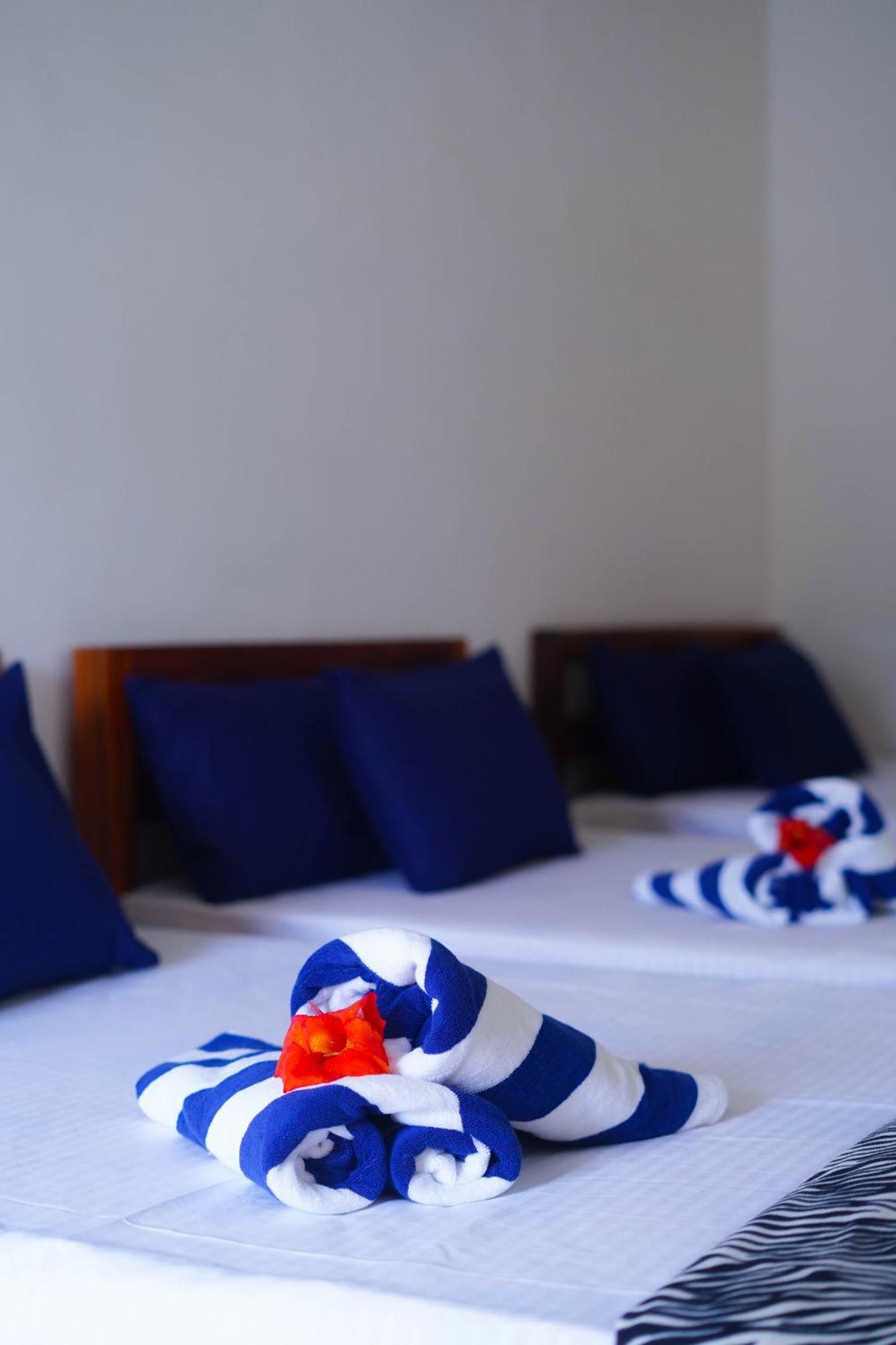 Ceylon Happy Laugh - Ella Hostel Buitenkant foto