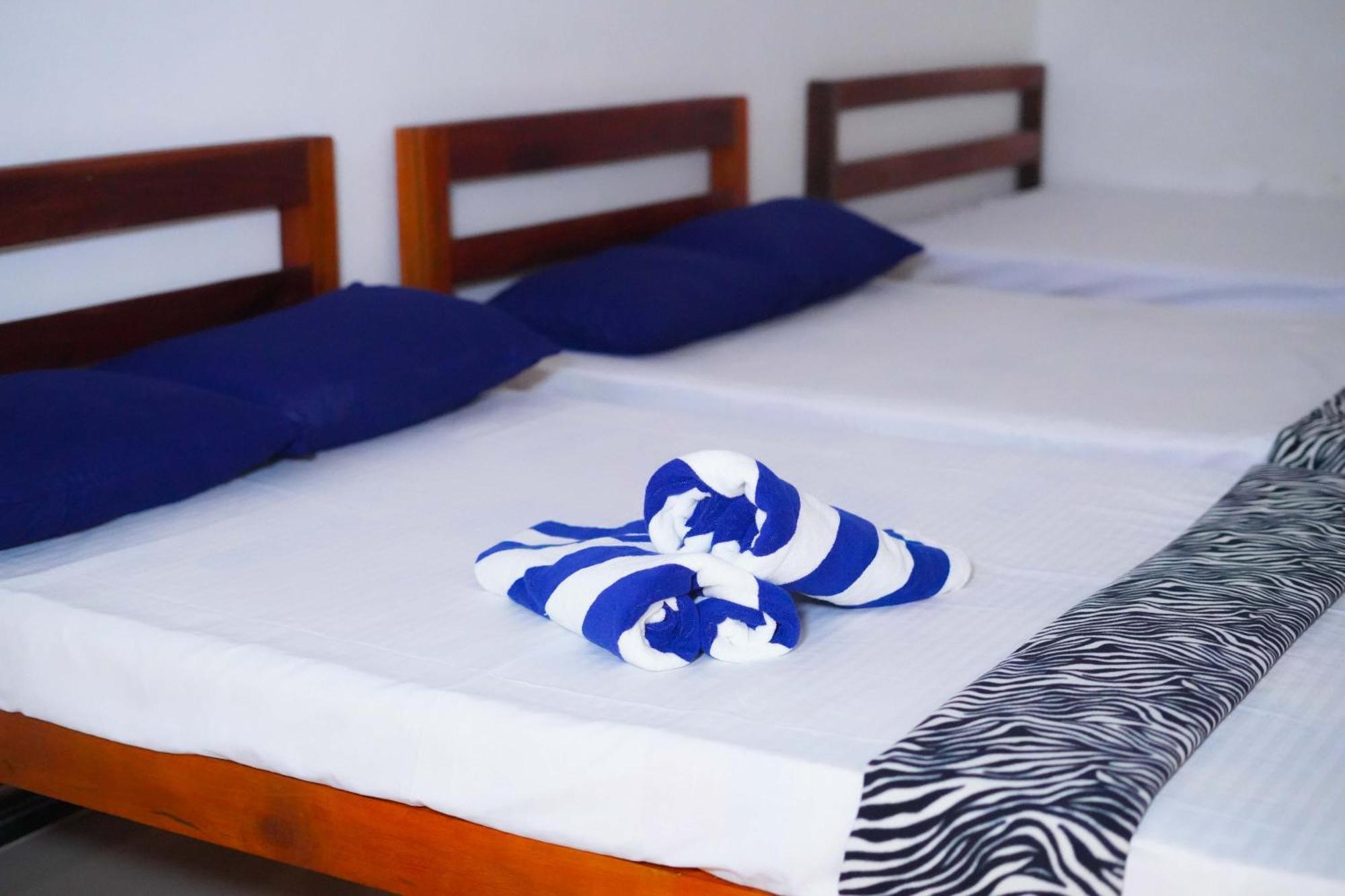 Ceylon Happy Laugh - Ella Hostel Buitenkant foto