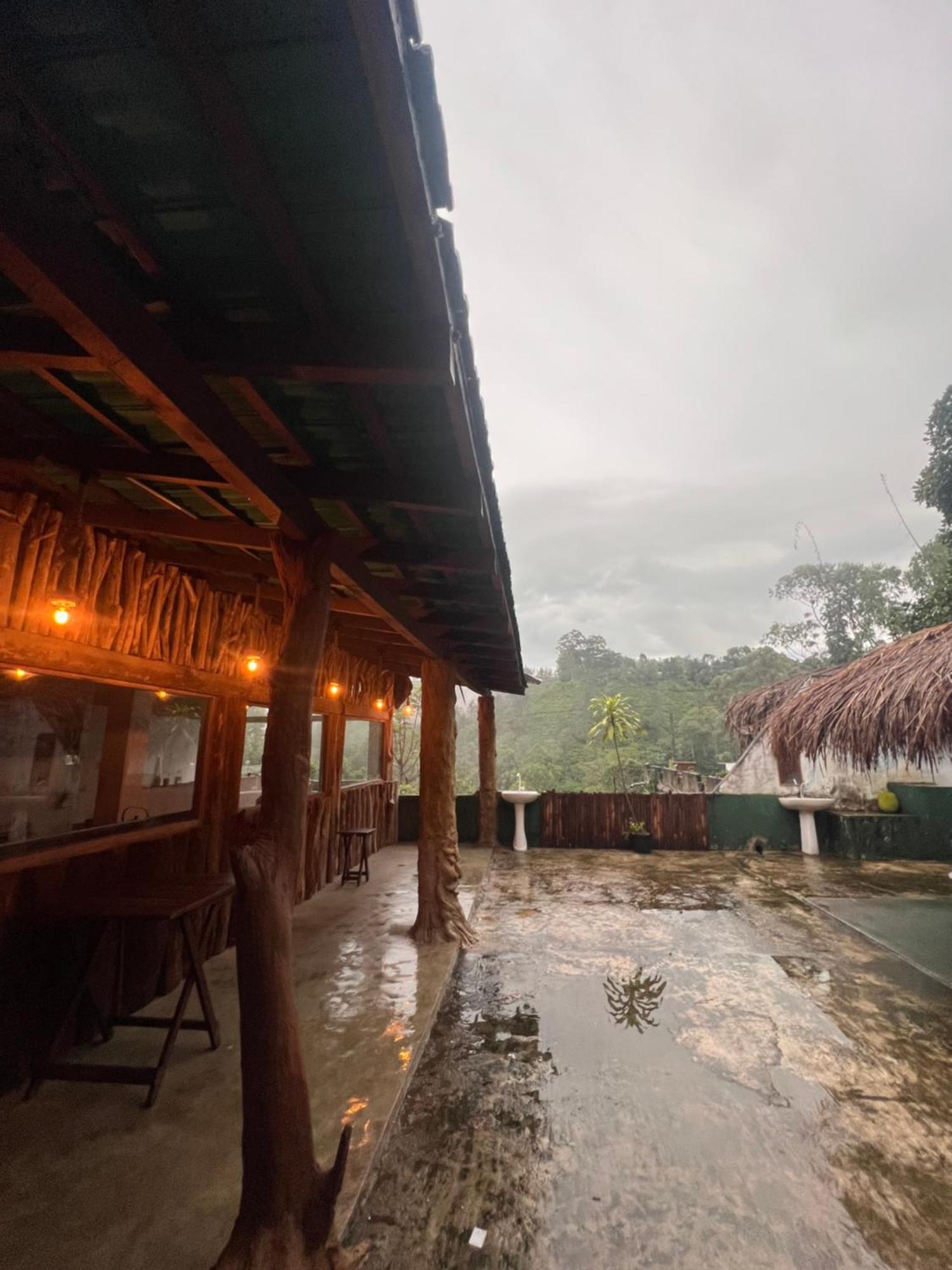 Ceylon Happy Laugh - Ella Hostel Buitenkant foto